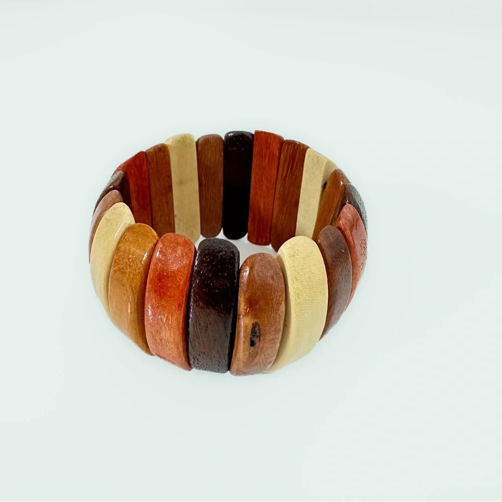 N/A artisan carved